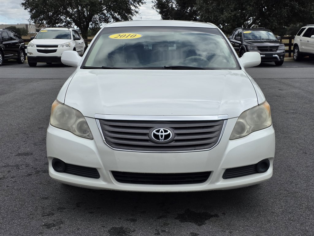 2010 Toyota Avalon XL's photo