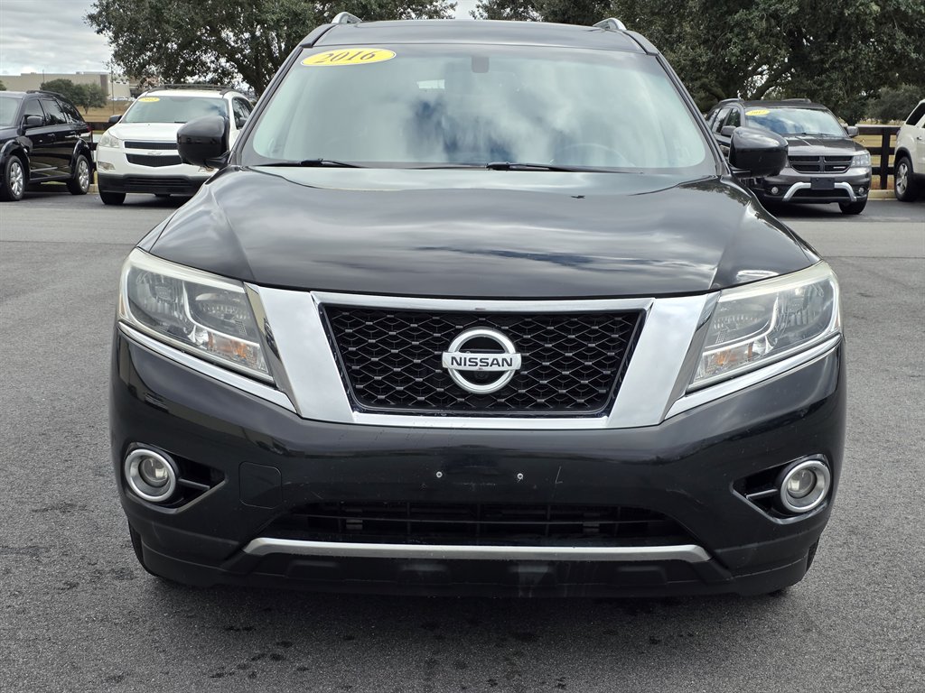2016 Nissan Pathfinder Platinum's photo