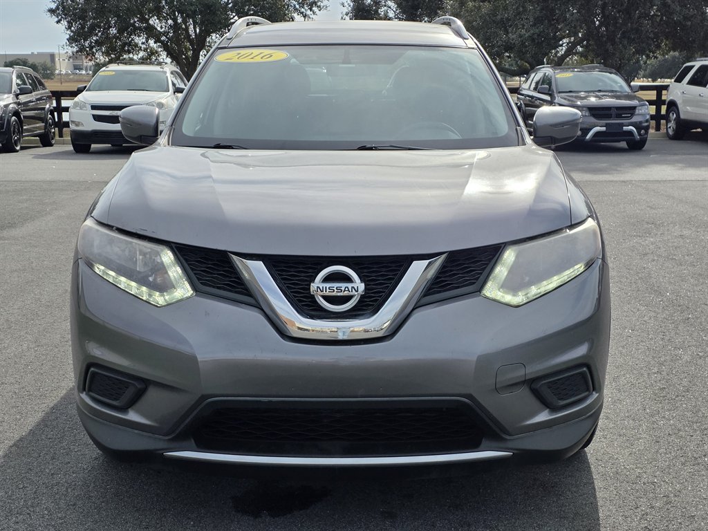 2016 Nissan Rogue SV's photo
