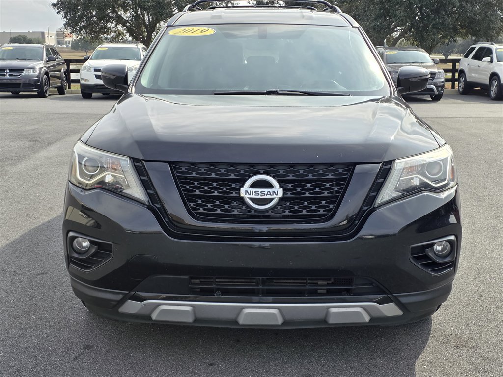 2019 Nissan Pathfinder SV's photo