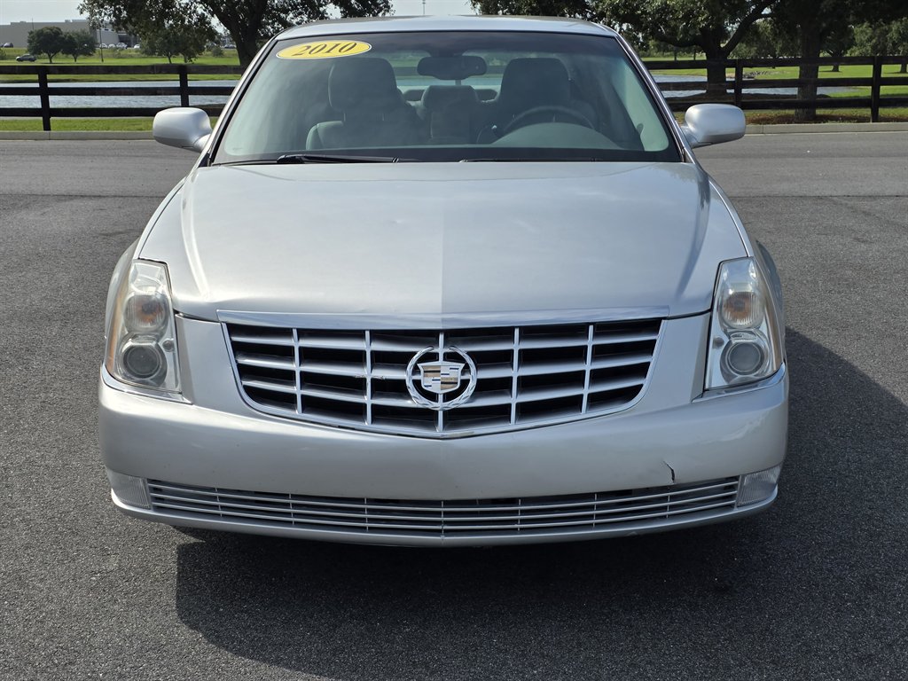 2010 Cadillac DTS's photo
