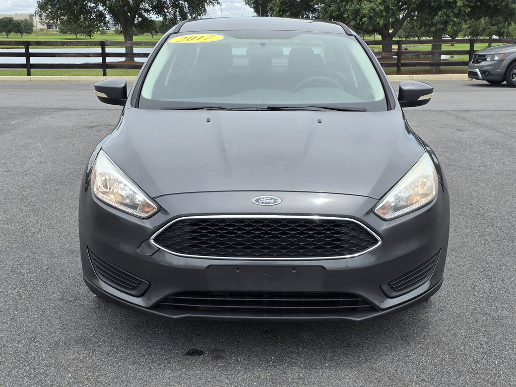2017 Ford Focus Sedan SE's photo